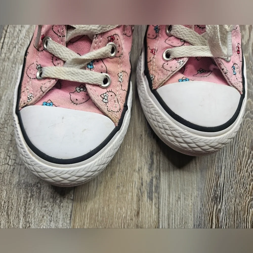 Converse x Hello Kitty Sanrio Low Sneakers Girls Youth 2 Pink + White